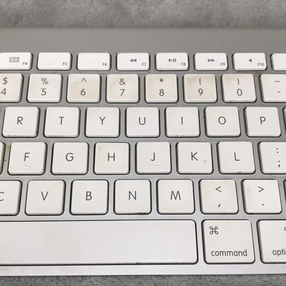 Apple Wireless Bluetooth Keyboard A1314 Slim With new Cover